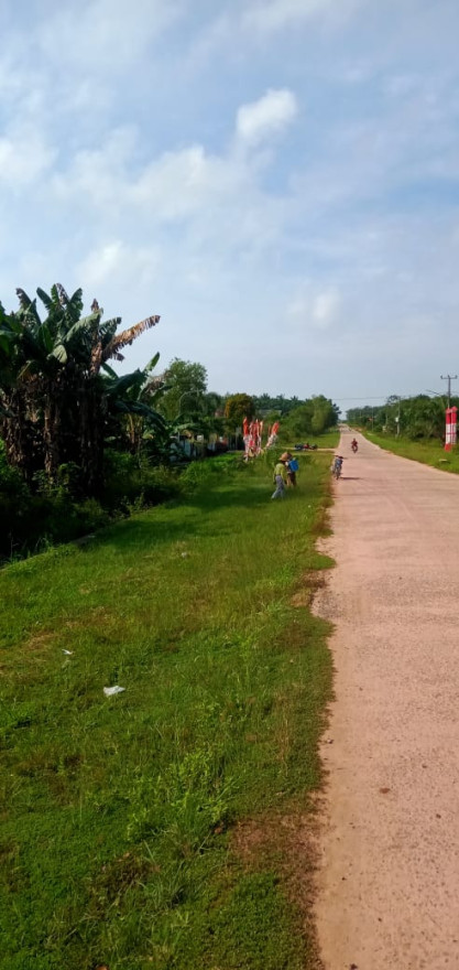KEGIATAN BERSIH-BERSIH DESA ADI LUHUR